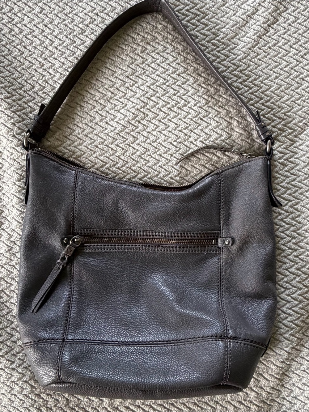 The Sak Classic Gray Leather Shoulder Bucket Style Bag